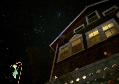 2023-12-16 Bright Night Sky over AC Hopkins cottage, photographed on Bay Street in Bayside, ME by Shannon Blaisdell. #starrynight #clearnightsky #brightsky #cottagelife #baysidemaine